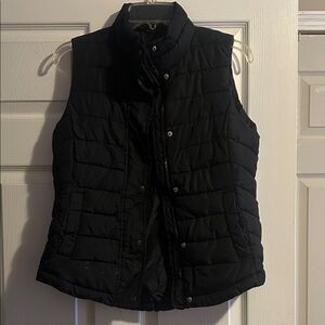 GAP Women's Black Puffer Vest XS